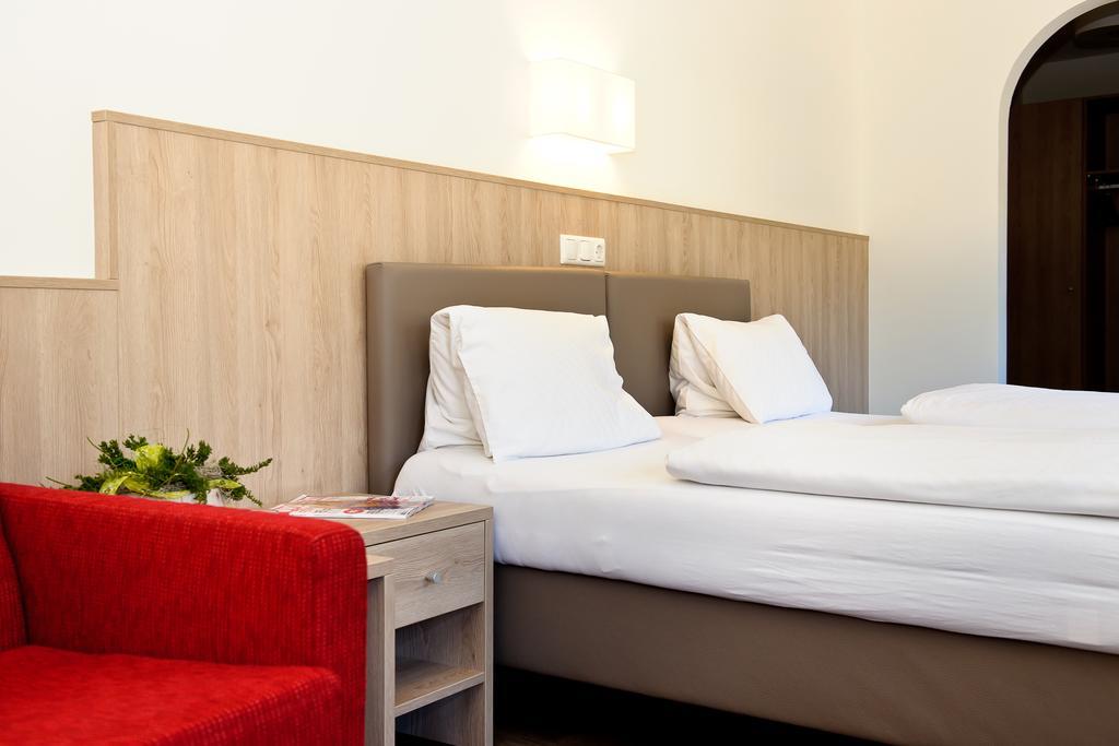 Gasthaus Bacher Hotel Санкт Йохан им Понгау Стая снимка