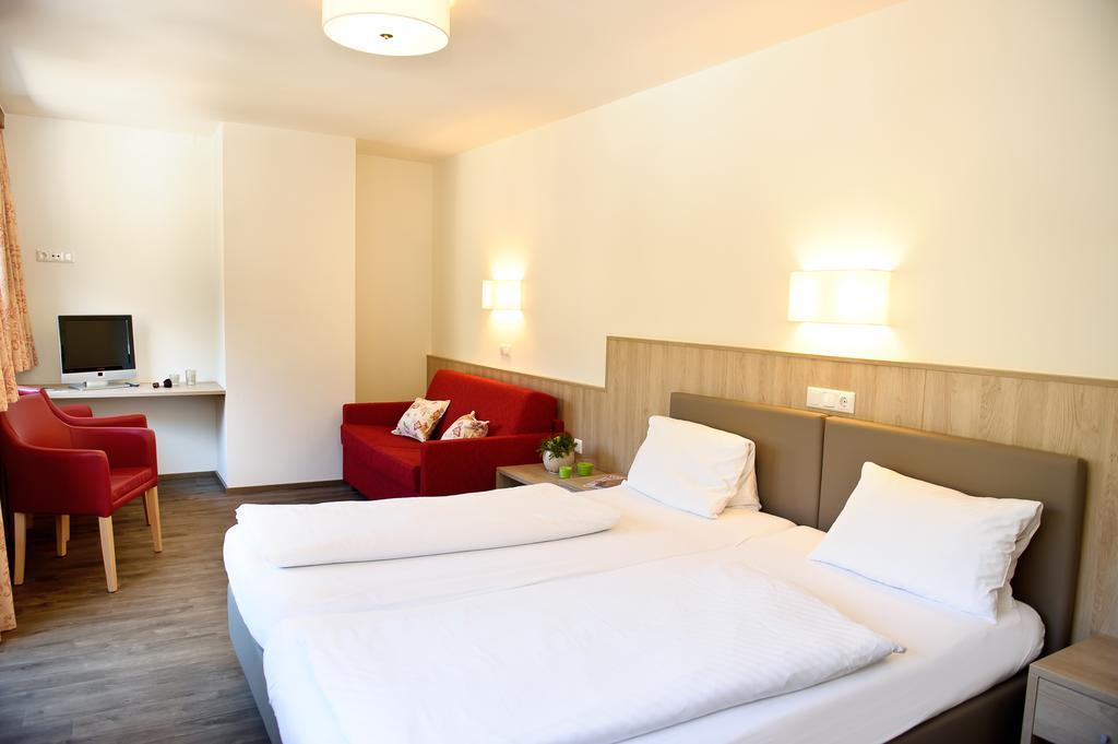 Gasthaus Bacher Hotel Санкт Йохан им Понгау Стая снимка